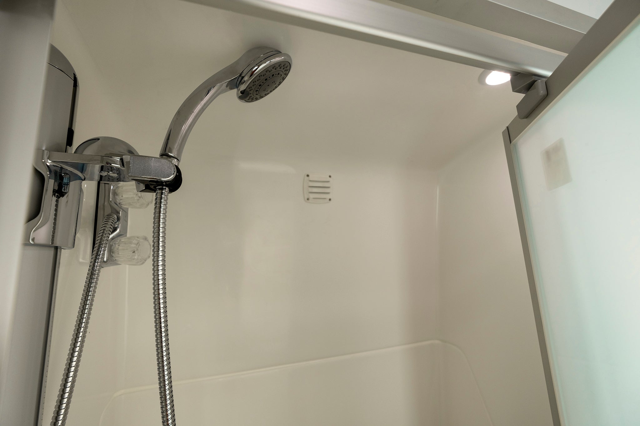 Winnebago Bondi 4S Shower