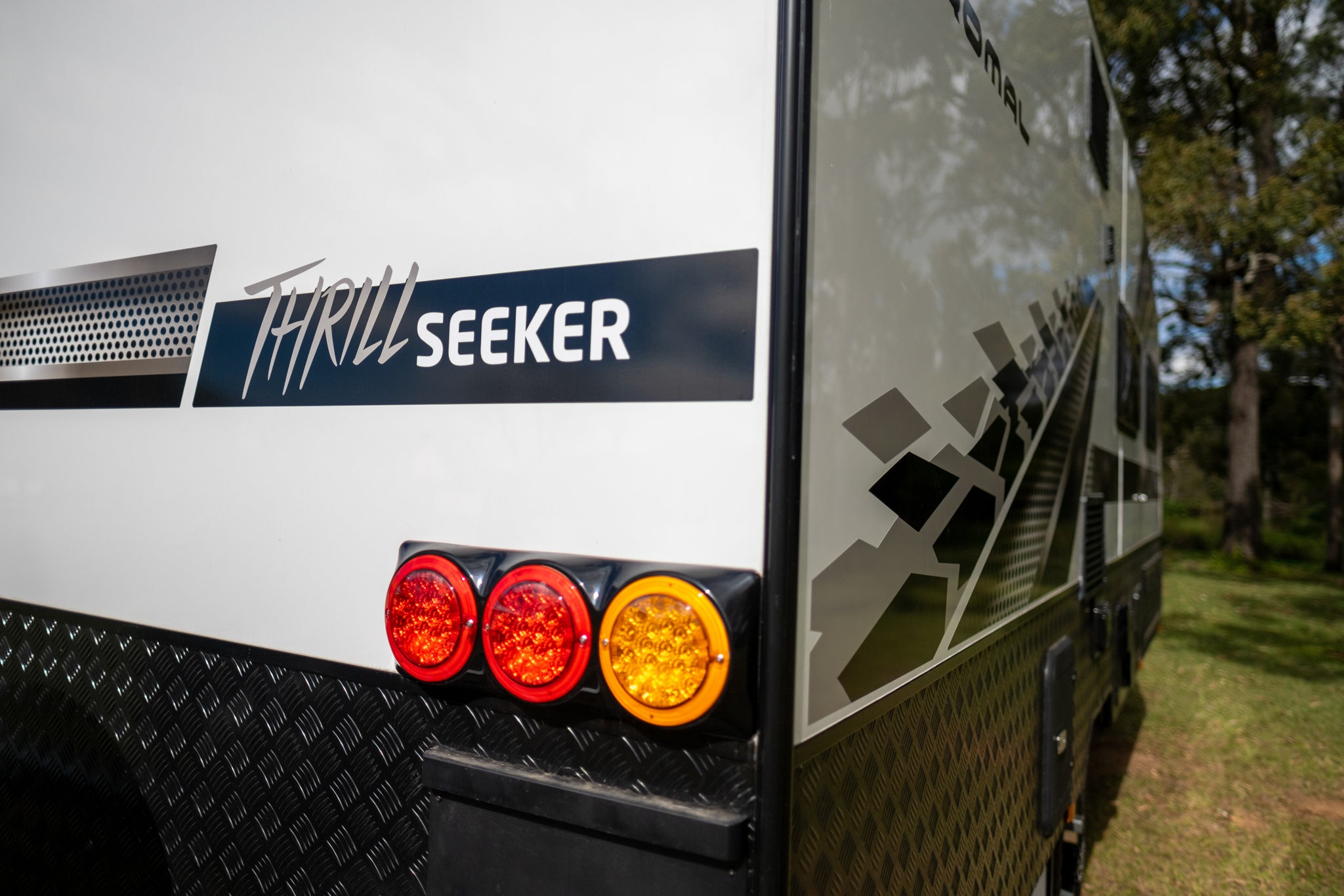 Coromal Thrill Seeker 18'6 Family caravan rearview lights