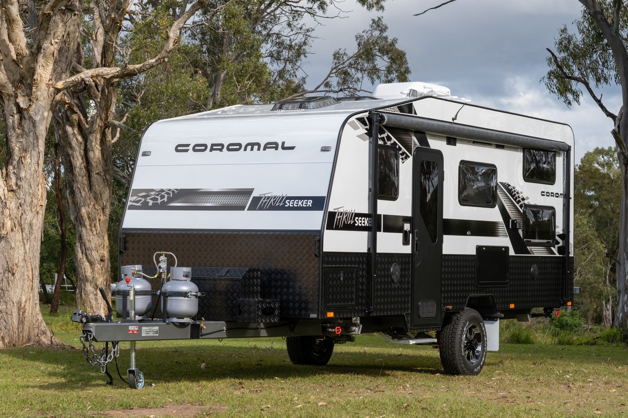 Coromal Thrill Seeker 18'6 Family caravan with gas bottles