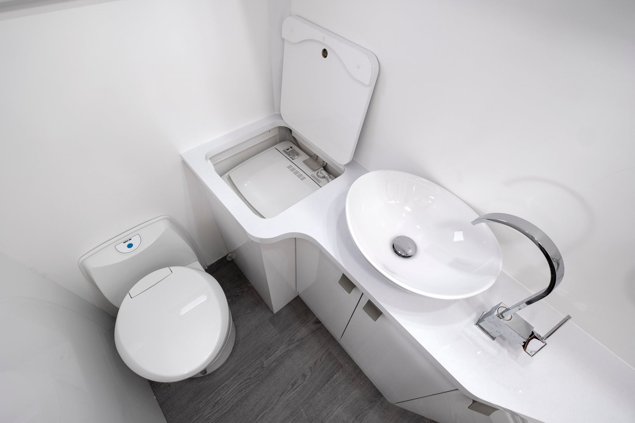 Winnebago Coogee motorhome toilet and basin with optional washing machine