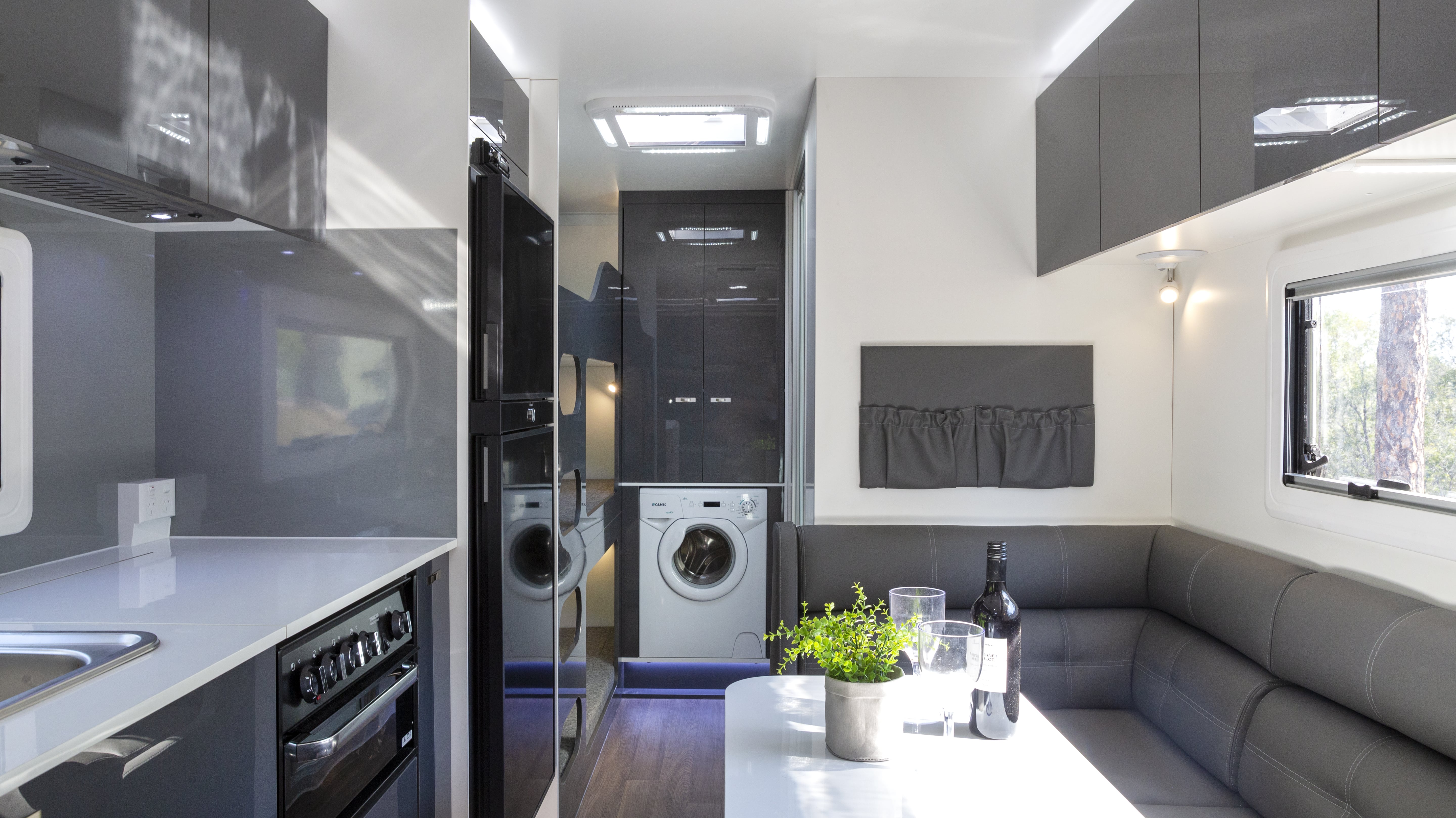Windsor Genesis 220MD Interior with washing machine